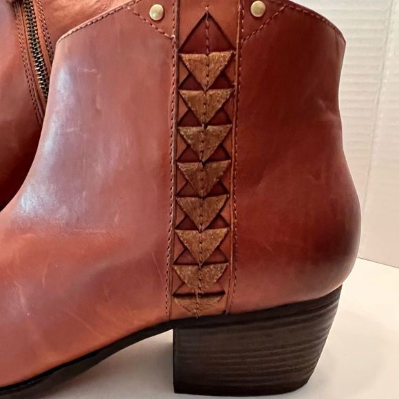 CLARKS Maypearl Fawn Leather Ankle Boots 8.5 *NEW* - Picture 4 of 12